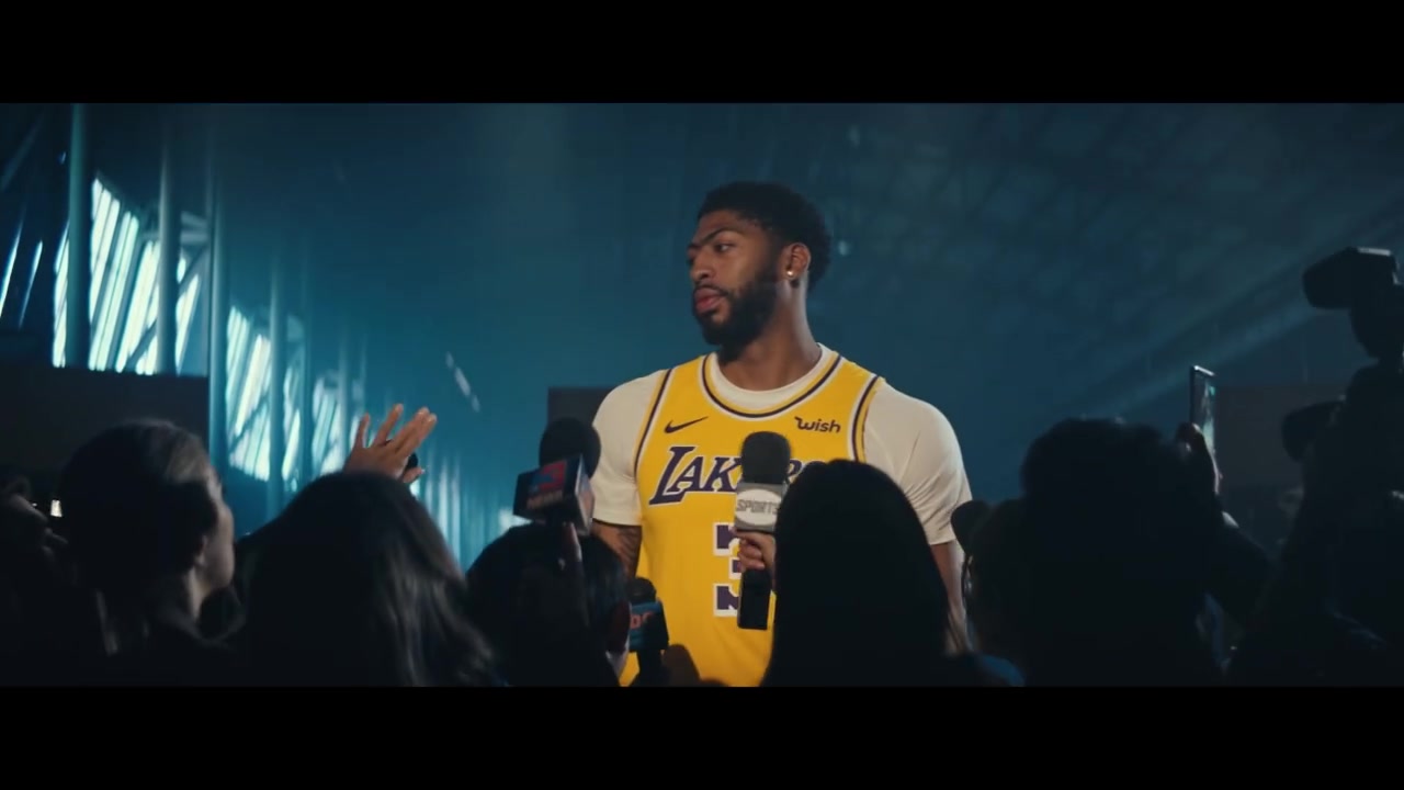 在客厅享受篮球 《NBA 2K20》真人实景预告片公布